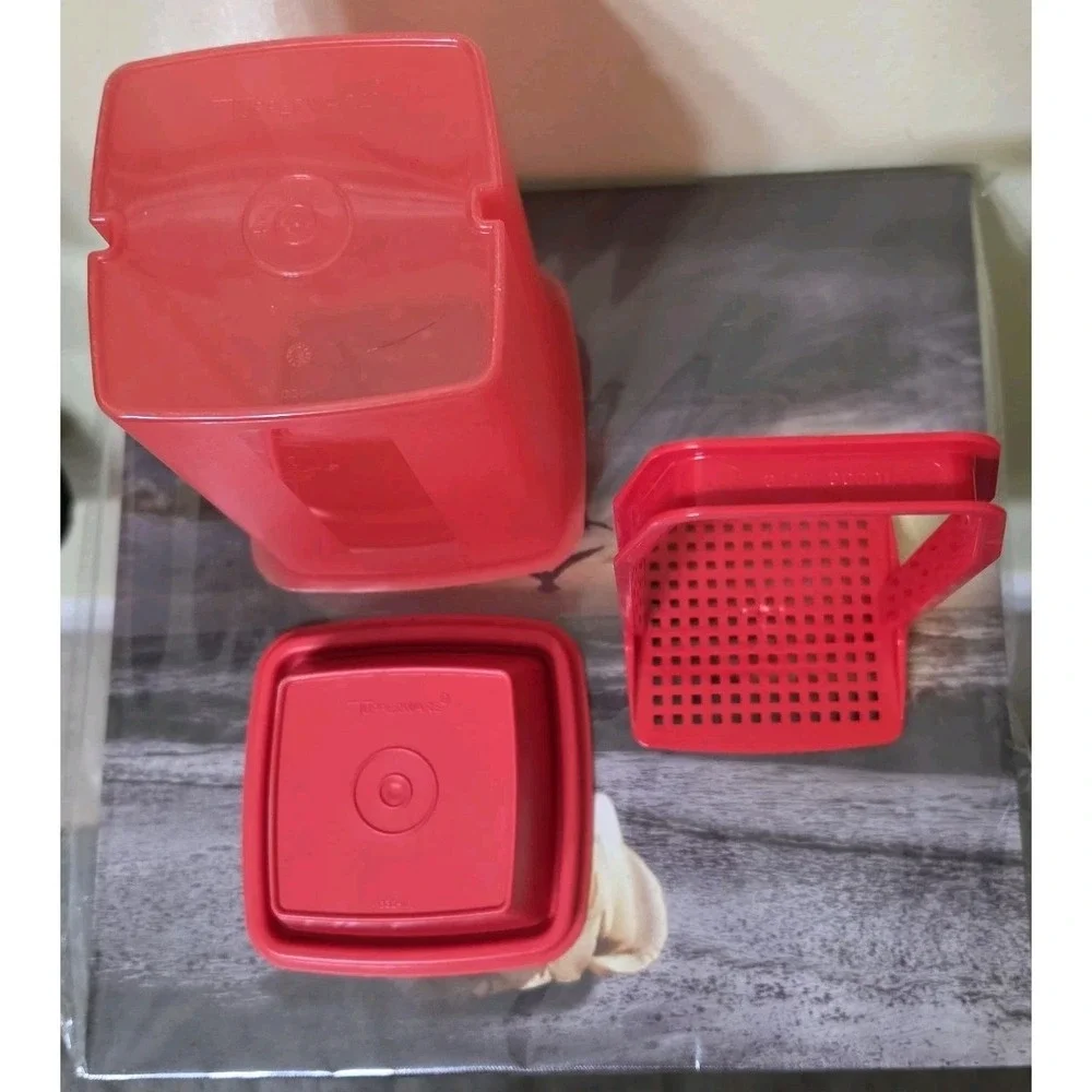 Tupperware‎ Red 1330.11 Pick A Deli 3 Piece Pickle Olive Keeper Container